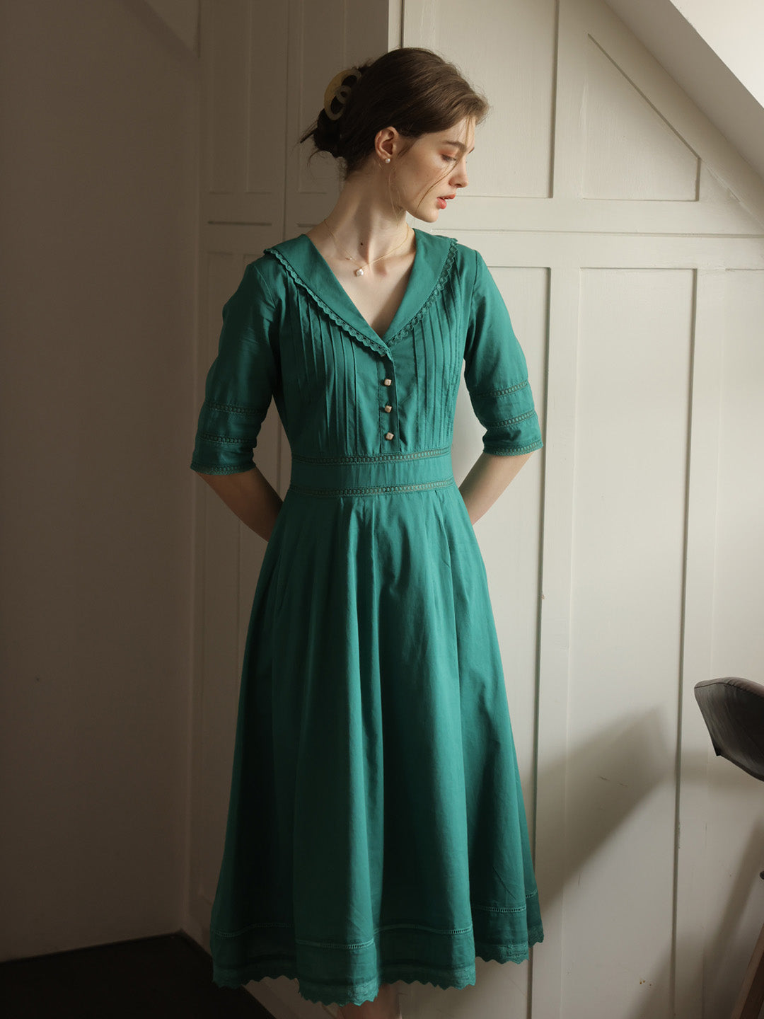 Fiona – Midi-Kleid aus 100% Baumwolle mit V-Ausschnitt