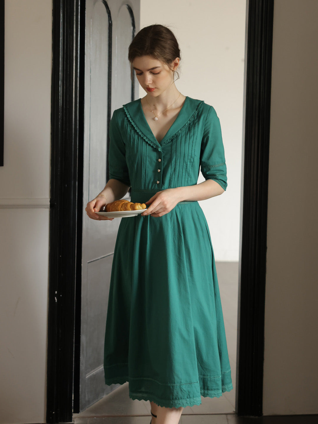 Fiona – Midi-Kleid aus 100% Baumwolle mit V-Ausschnitt