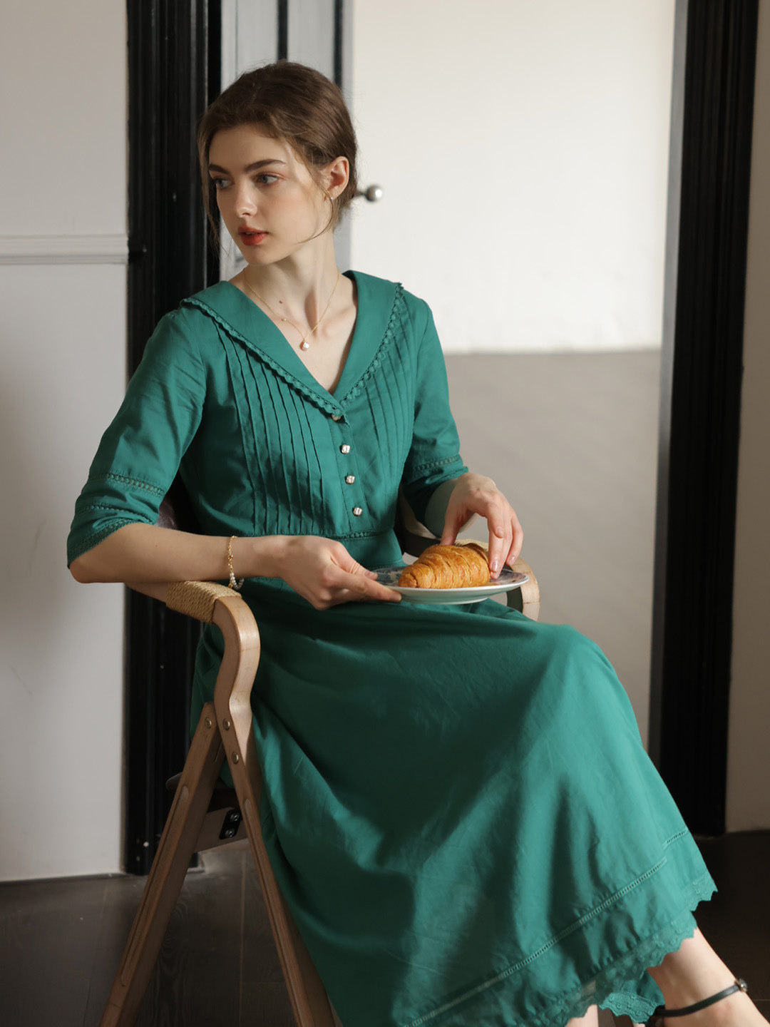 Fiona – Midi-Kleid aus 100% Baumwolle mit V-Ausschnitt