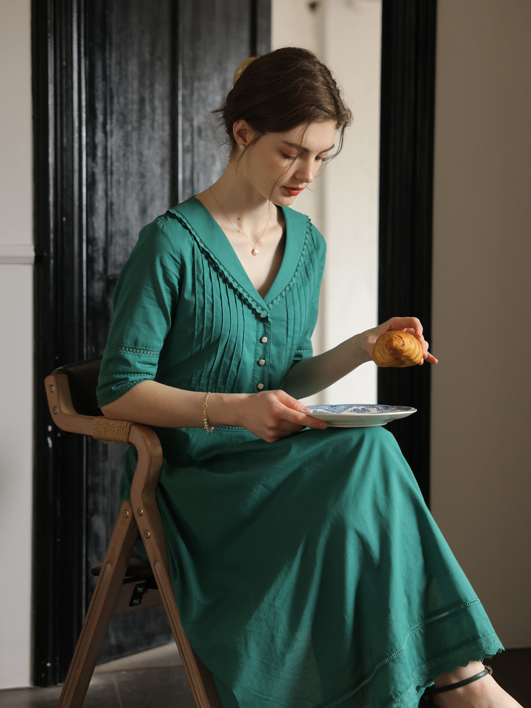 Fiona – Midi-Kleid aus 100% Baumwolle mit V-Ausschnitt