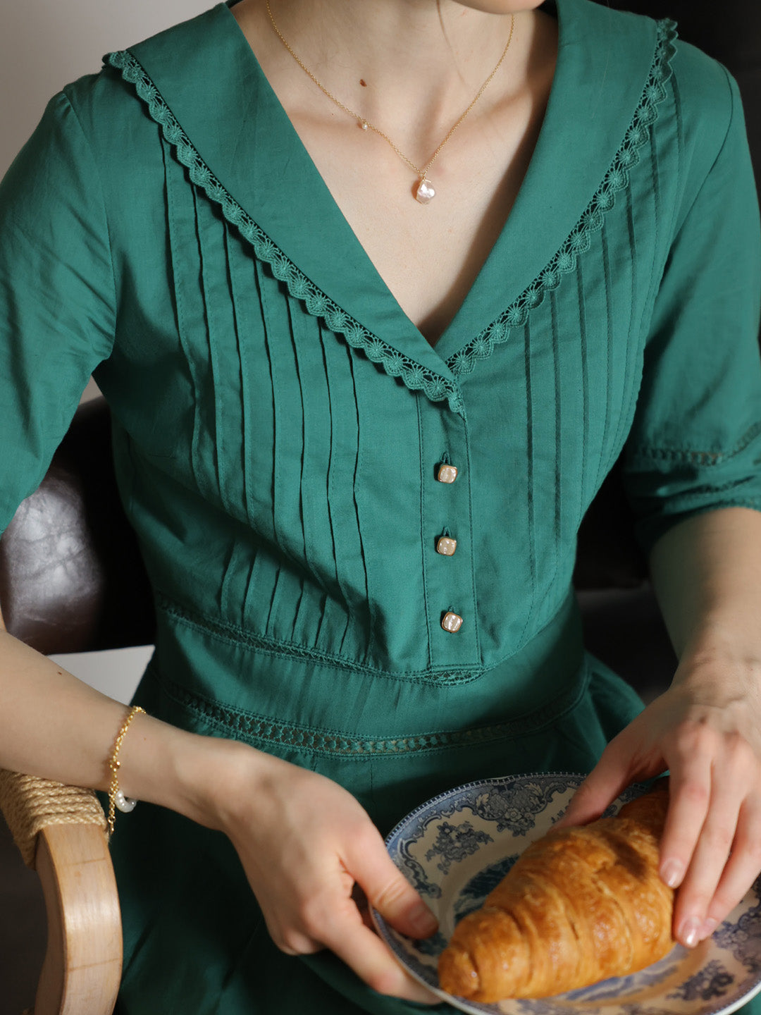 Fiona – Midi-Kleid aus 100% Baumwolle mit V-Ausschnitt