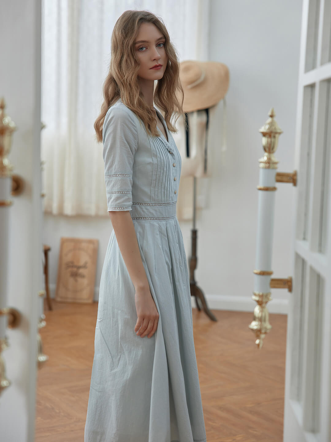 Fiona – Midi-Kleid aus 100% Baumwolle mit V-Ausschnitt