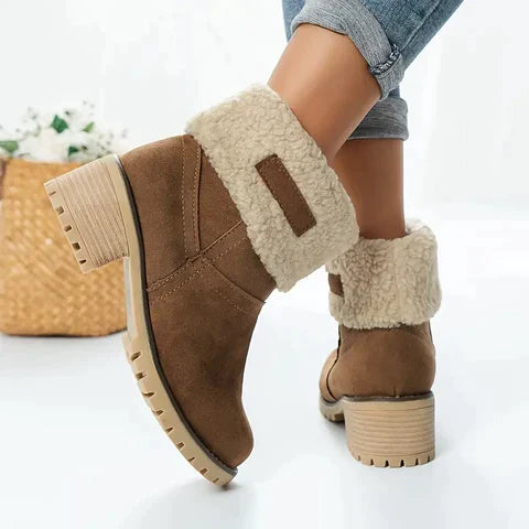 Bottes d'hiver des femmes avec un flux en peluche