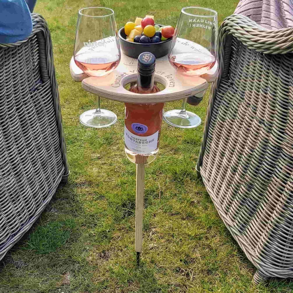Faltbarer Picknicktisch mit Weinhalter – Aus Holz