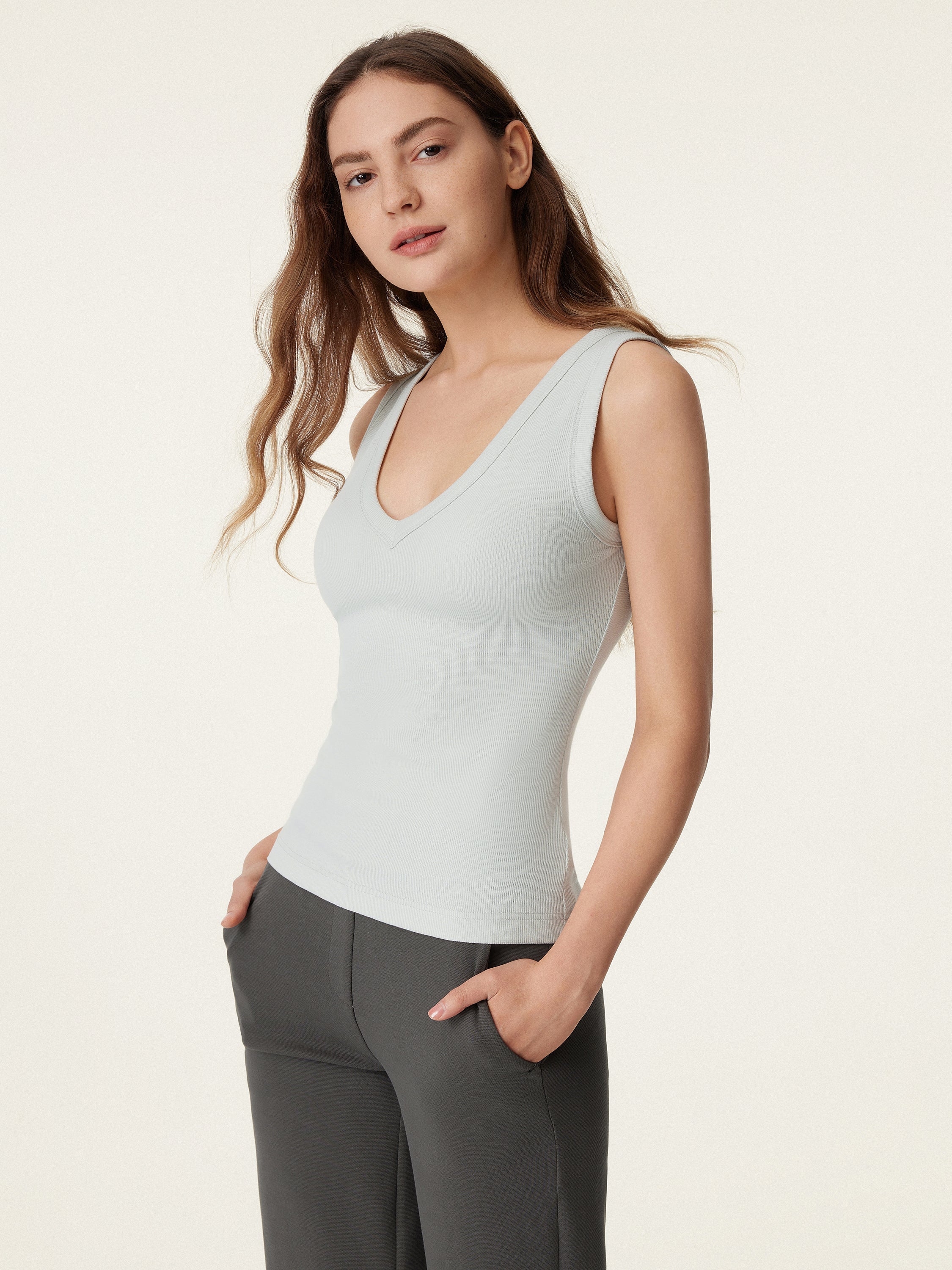 Dehnbare V-Ausschnitt Baumwoll Neue Luftige Brami Tanktop