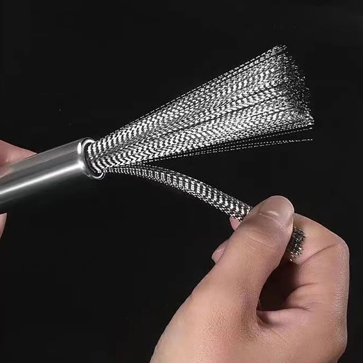 Brosse à casserole en acier inoxydable avec une longue poignée