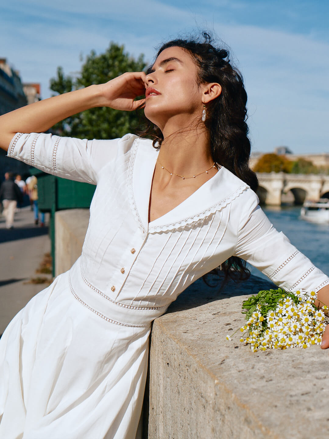 Fiona – Midi-Kleid aus 100% Baumwolle mit V-Ausschnitt
