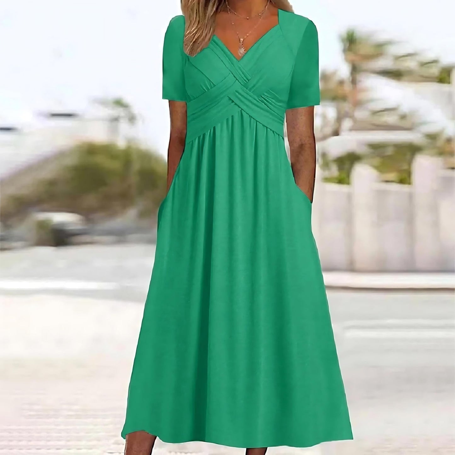 MAIKA – Figurbetontes Midikleid mit Bauchabdeckung