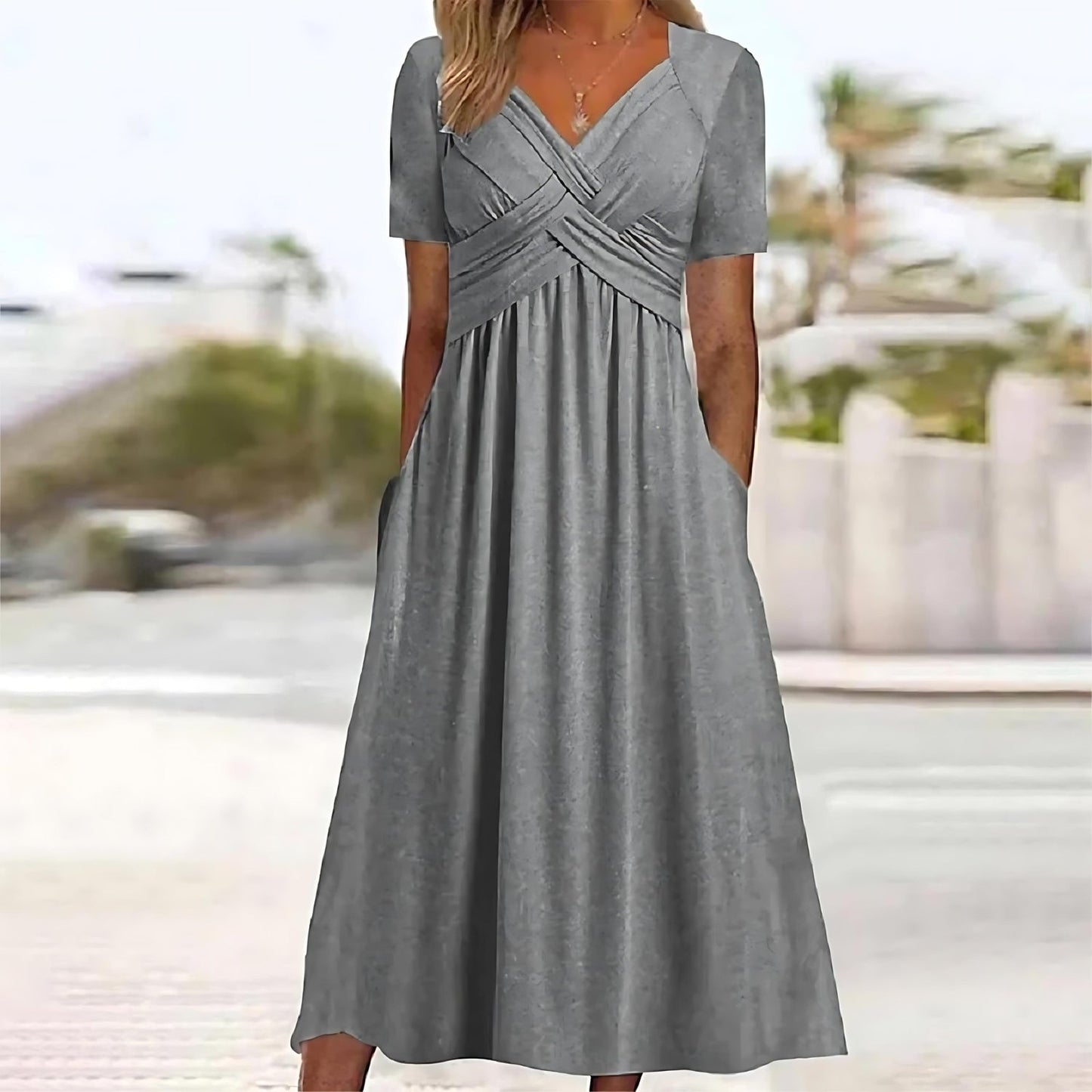 MAIKA – Figurbetontes Midikleid mit Bauchabdeckung