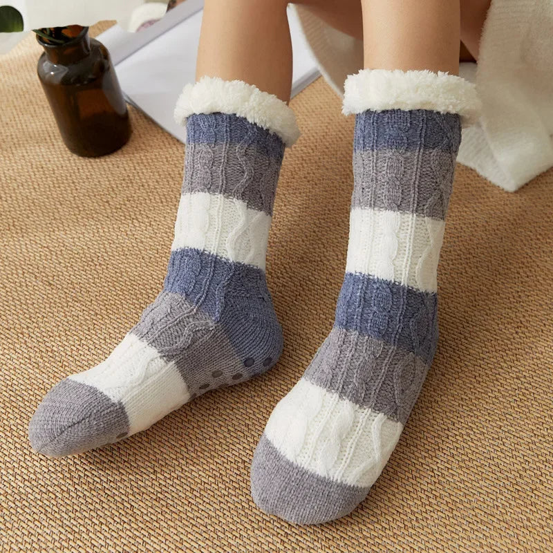 Chaussettes d'intérieur en peluche antidérapantes pour femmes