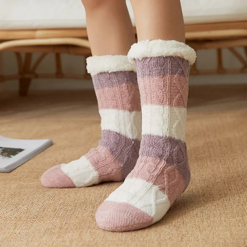 Chaussettes d'intérieur en peluche antidérapantes pour femmes